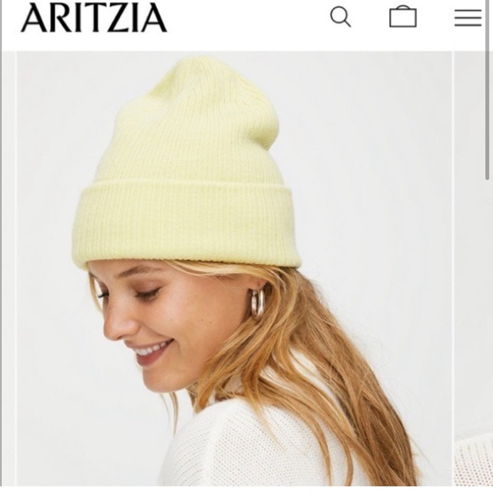 Aritzia main character beanie